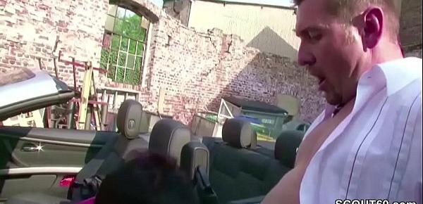 Notgeile Mutti laesst sich auf Arbeit von Fremden ficken
